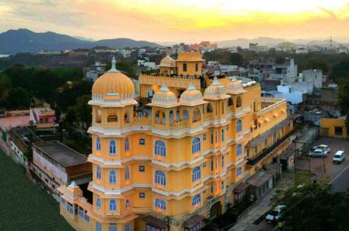 Lake Swaroop Sagar Hotel | Bloom Boutique l Lake Pichola