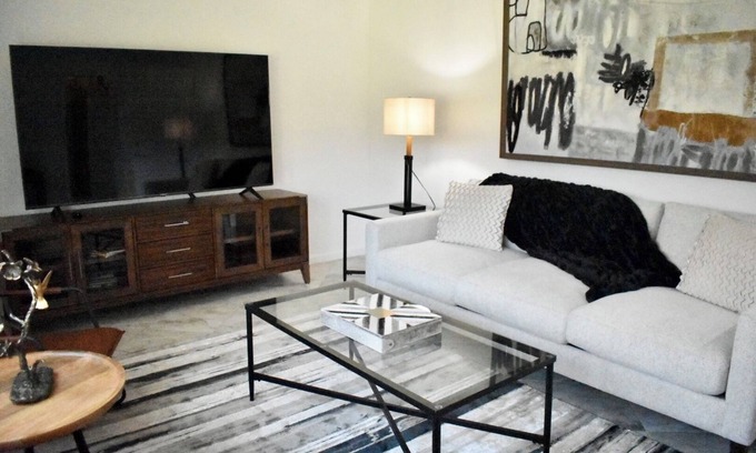 Bloomfield Hills House | Bloomfield Hills Modern, Luxurious Ranch, 1900 Sq Ft, 3 Bedroom/2.5 Bath + Patio