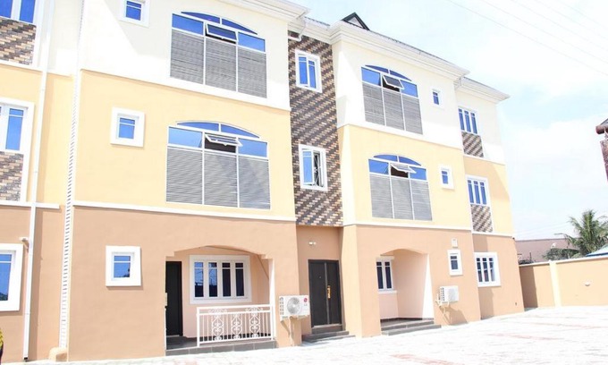 Port Harcourt Cabin | Blooms Spot Hotel - Super Deluxe