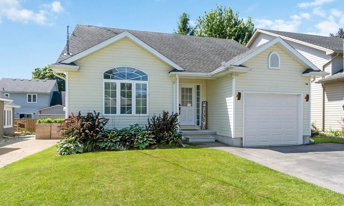 Crystal Beach House | Blue Barrel Beach House - Family, Friendly Luxurious Stay w/Hot Tub & Much More!