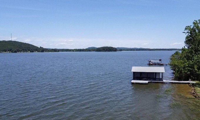 Centre House | Blue Bird Haven On Weiss Lake