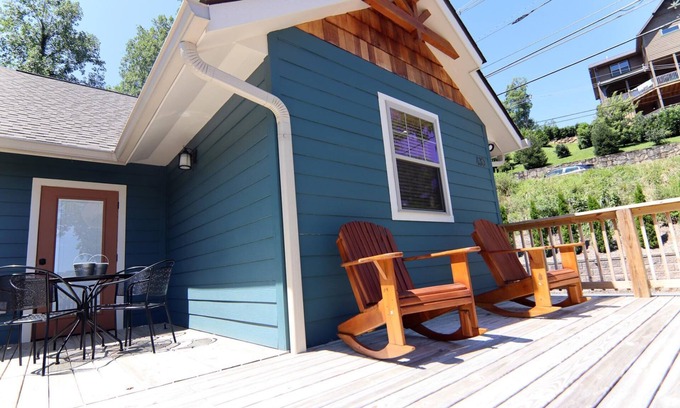 Gatlinburg House | Blue Bird Hideaway - A 10 - min walk to downtown
