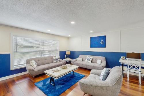 College Green Estates House | Blue Boat House