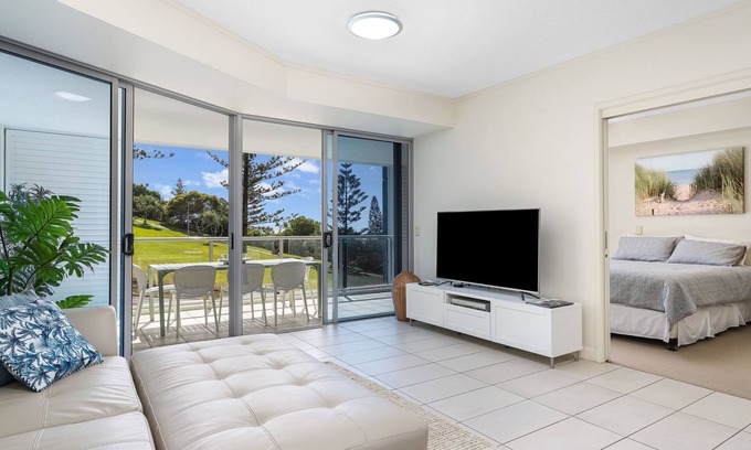 Coolangatta Apartment | Blue C 401 - Beachfront Coolangatta - Min. 3 night stays!
