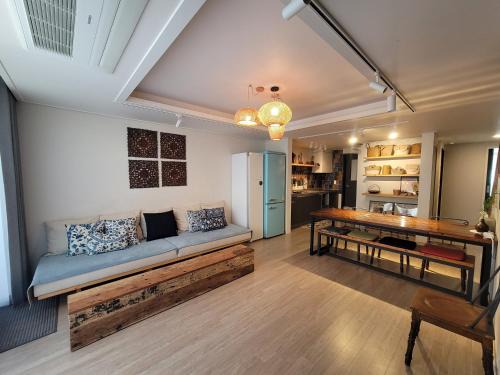 Andeok House | Blue Casa
