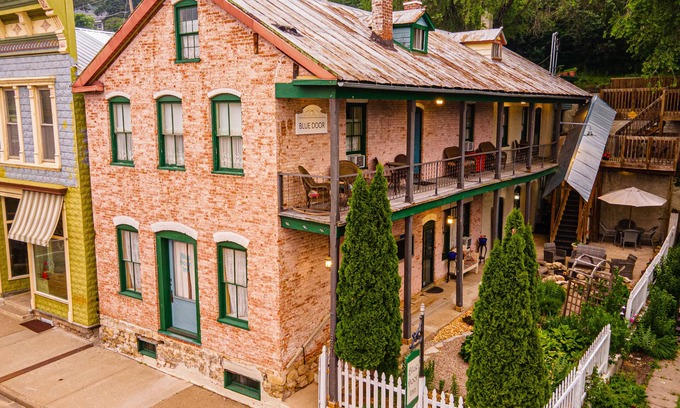 Alma Apartment | Blue Door Inn- Suite Three