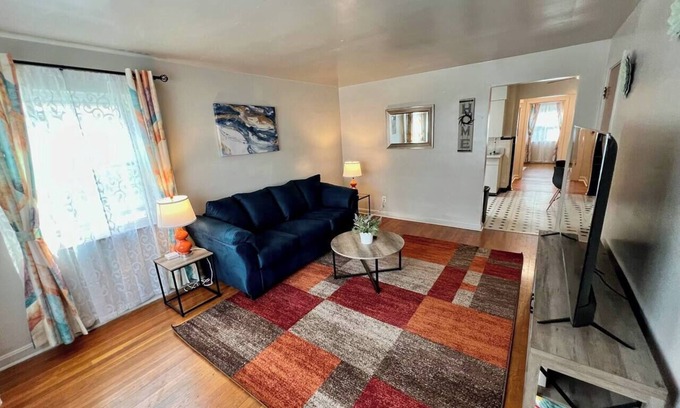 Westwood Apartment | Blue Elegance 1Bdrm Apt 15 Min to UC Medical