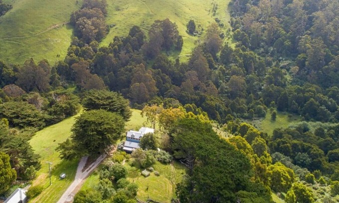 Apollo Bay House | Blue Farm Cottage - Farm escape with incredible views