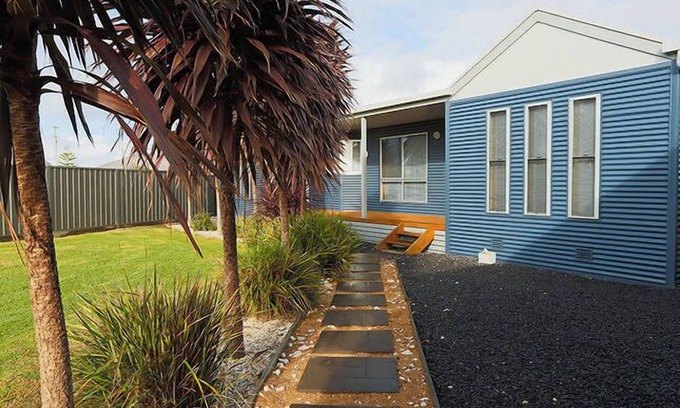 Port Macdonnell House | BLUE FIN part of BLUE FIN HOLIDAY HOMES - Free Wi-Fi & Pet friendly