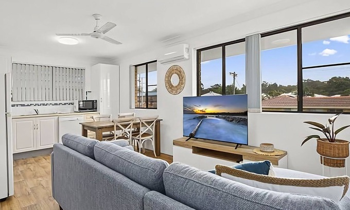 Sawtell Apartment | Blue Gem, situated perfectly within a quiet street it is with only a short stroll to Sawtell Village