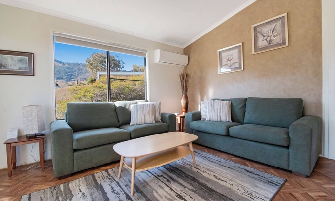Little River Cottage | Blue Gum Pet Friendly Cottage Tumut