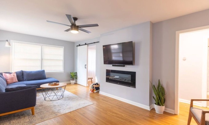 Hapeville House | Blue Hapeville Home Minutes from Airport & Downtown
