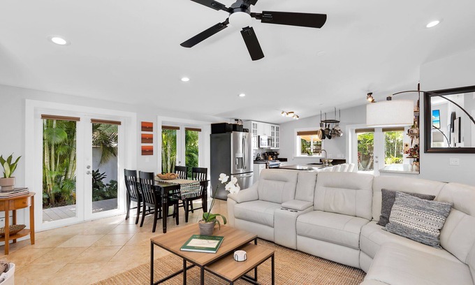 Midtown House | ~BLUE HAVEN~ Welcome to this single-story retreat with a pool!