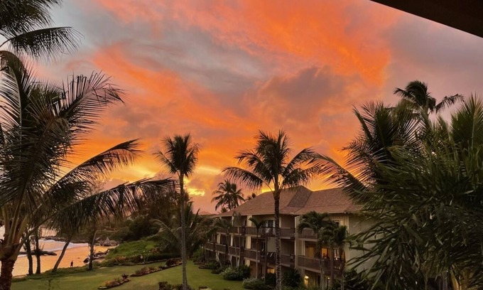Kapaa Condo | Blue Hawaii - Top Floor Lae Nani 334 - Beachfront Condo with AC & WD