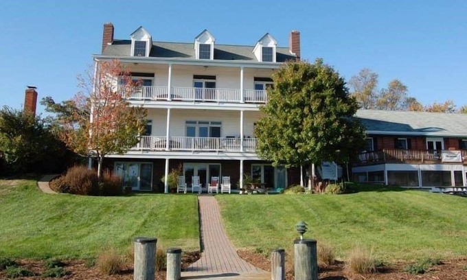 Solomons Island Bed & Breakfast | Blue Heron Inn - A Bed and Breakfast LLC