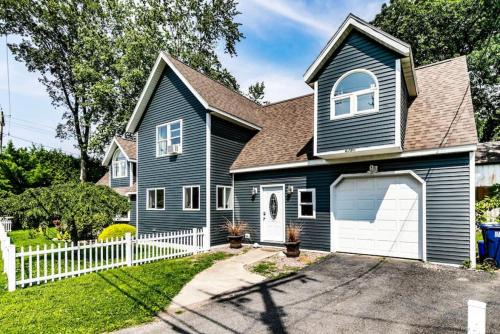 Verona Beach House | Blue Heron Way Fenced Yard & Beach Access