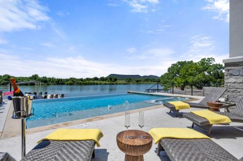 Kingsland House | Blue Horizon Retreat with Concierge Services
