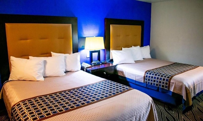 Sallisaw Hotel | Blue Jay Inn and Suites