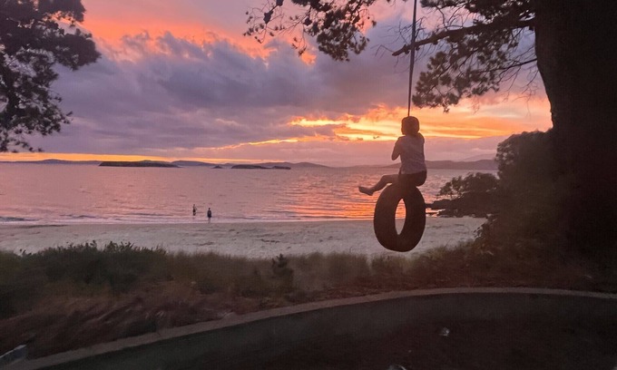 Dodges Ferry House | Blue Lagoon Beach House - Absolute Beachfront! Dodges Ferry