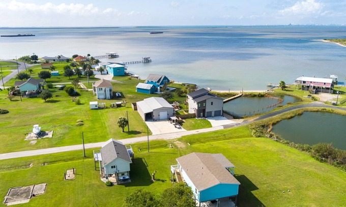 Galveston House | Blue Lagoon - Super cute, water/bay view, close to beach and bay!