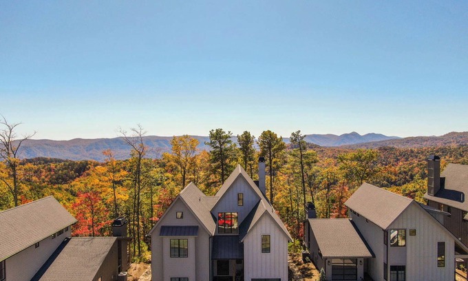 Deep Gap House | Blue Meadows at Blue Ridge Mountain Club Luxury home with stunning views & hot tub!