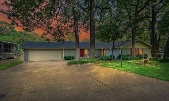 Cedar Creek Reservoir House | Blue Moon Cove, Waterfront, Lg. yard, 5br 2.5ba, 14 guests