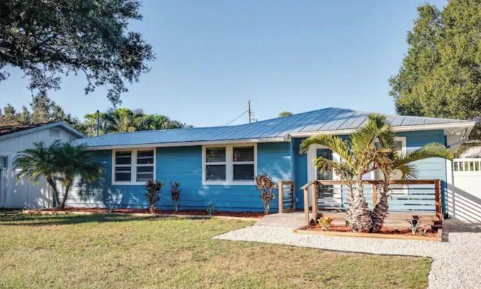 Ringling Park House | BLUE OASIS: An inviting downtown Sarasota retreat