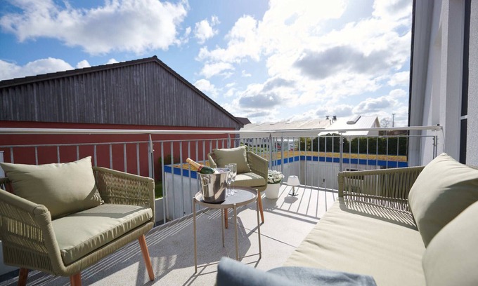 Laboe Apartment | Blue Ocean maisonette ART apartment - Arrive and feel good