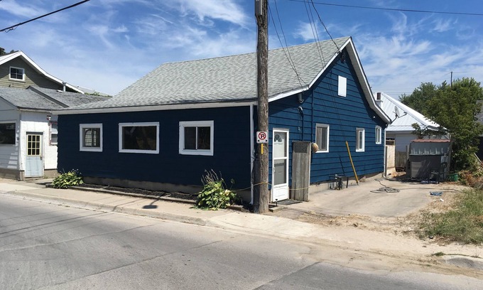 Port Stanley Cottage | Blue on William - only a minute walk to the beach!