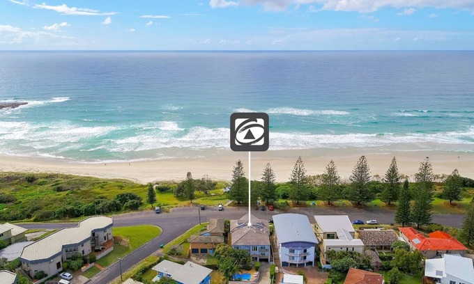 Yamba Apartment | Blue Pacific 1 just steps from Pippi Beach.