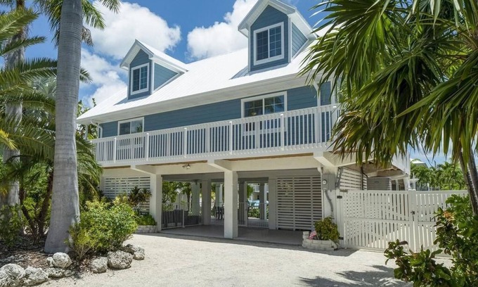 Summerland Key House | Blue Pearl of Summerland Key 4 Bedrooms, 3 Baths with Dock, Heated Pool and Spa