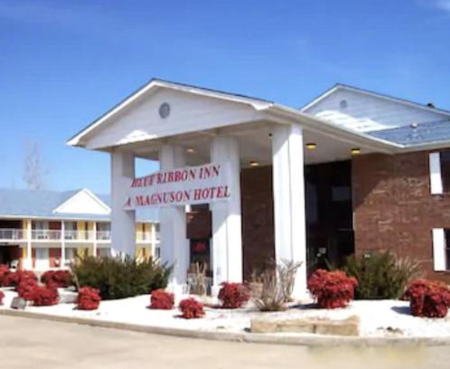 Sallisaw Hotel | Blue Ribbon Inn and Suites