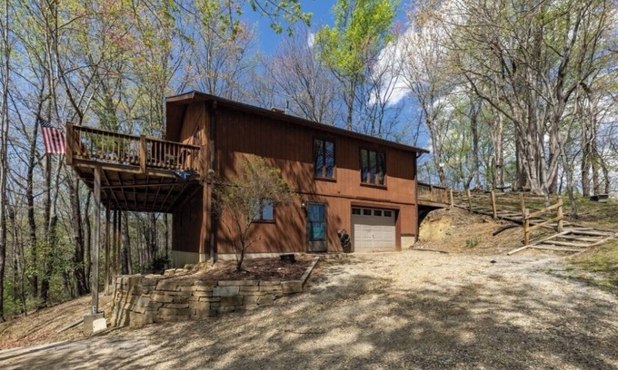 Deep Gap Cabin | Blue Ridge Bear Necessitates Cabin Retreat w/VIEWS!