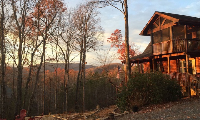 Blue Ridge Cabin | Blue Ridge Bound! Great views atop a mountain by the lake