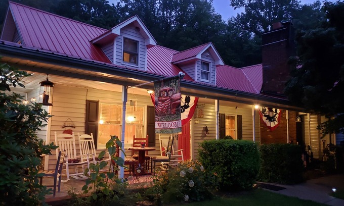 Cana Bed & Breakfast | Blue Ridge Manor B&B
