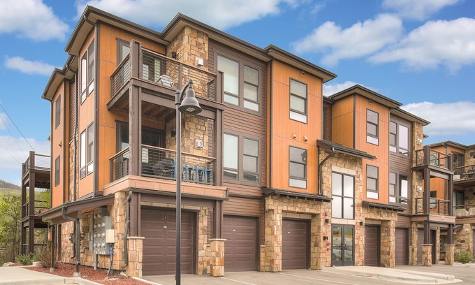 Silverthorne Condo | Blue River Flats in Silverthorne, amazing location and panoramic mountain views
