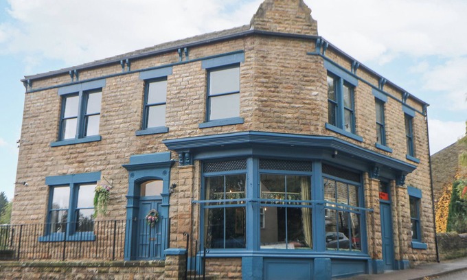 New Mills Cottage | BLUE RON'S, pet friendly, with hot tub in New Mills