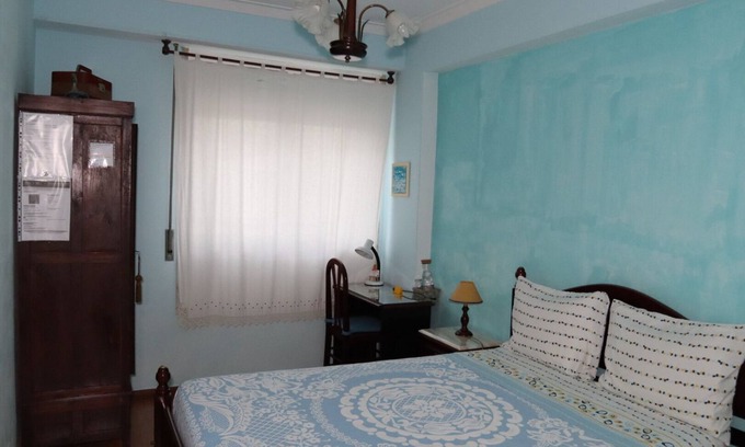 Sacavem Condo | Blue room near Lisbon airport and Oriente train station.