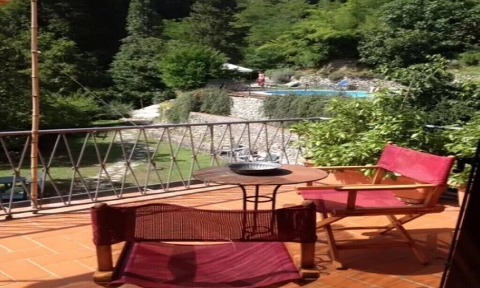 Fosdinovo House | Blue Room with swimming pool agriturismo il borgo della colomba