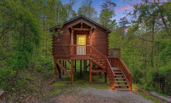 Logan Cabin | Blue Rose Cabins - Overlook Cabin