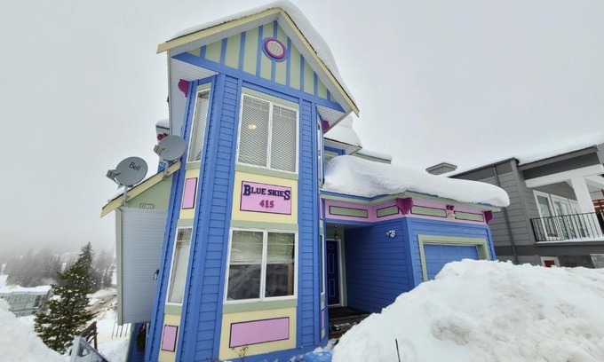 Silver Star Mountain Ski Chalet | Blue Skies