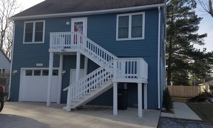 Chincoteague House | BLUE SKIES, SUNSHINE & SANDY BEACH AWAIT!