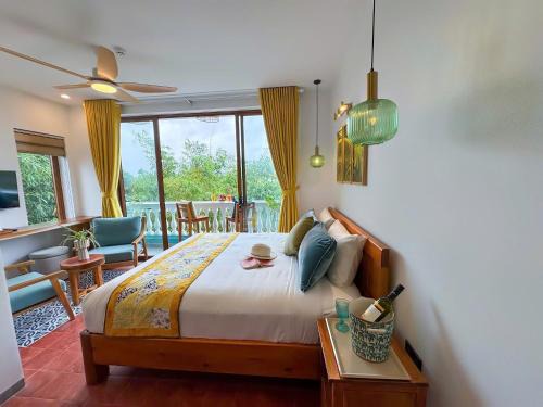 Hoi An Bed & Breakfast | Blue Tropical House Hội An