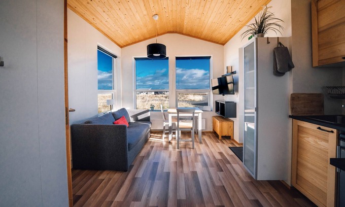 Reykholt Cabin | Blue View Cabin 6B with Hot Tub
