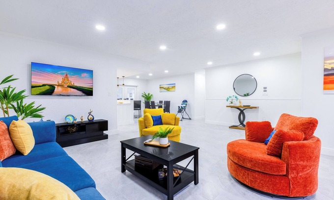 Casselberry House | Blue Villa- 8 PAX-Heated Pool-BBQ -Top Area. Close to Orlando’s Top Attractions.