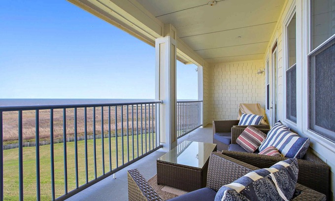 Red Fish Cove Condo | Blue Water View - Gorgeous Beachfront View - Brand New Elevator