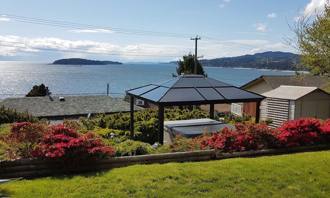 Selma Park Cottage | Blue Waters Cottage - Romantic, Hot Tub, View