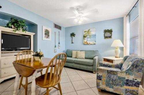 Clearwater Beach House | Blue Wave Suite 9