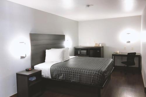 Arena District Hotel | Blue Way Inn By Jasper Near Frost Bank Center