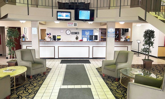 La Crosse Hotel | Blue Way Inn & Suites La Crosse